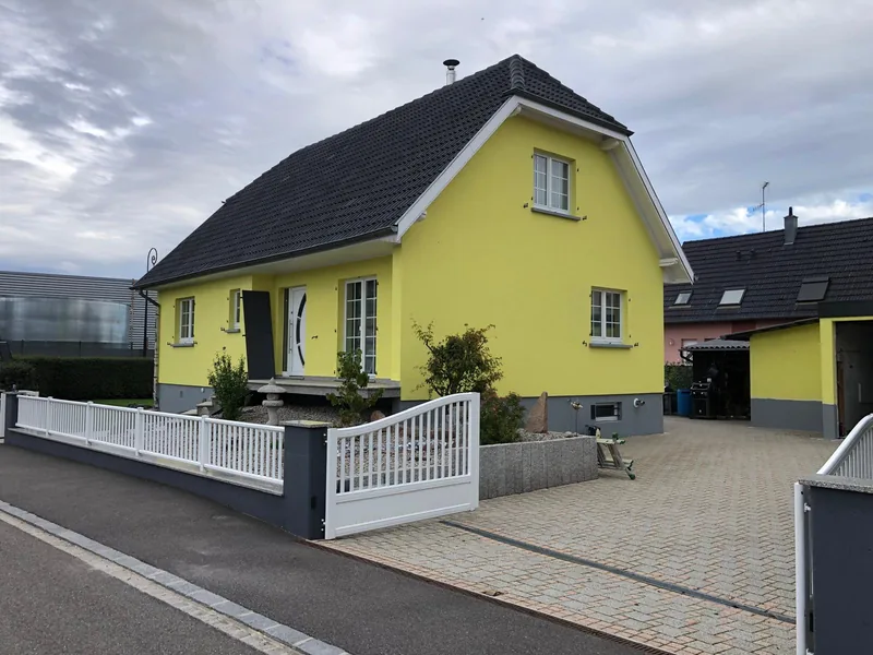 Maison avec toiture en tuiles plates rénovée